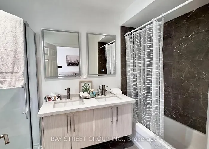 Two Adjacent 4 Bedroom Townhouse Units In The Fallsview District Walk To The Falls